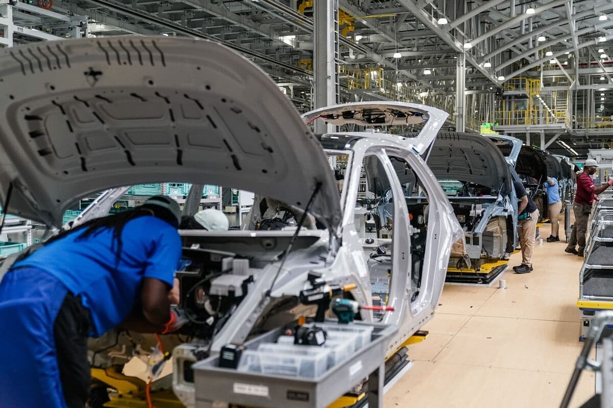 US Factory Jobs Show First Growth Since 2024 - Could This Signal a Manufacturing Revival?