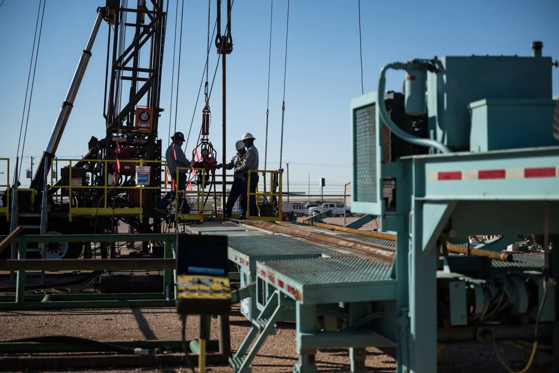 Why 40% of US Oil Jobs Vanished Forever - The Shocking Truth Behind the Energy Industry's Workforce Collapse
