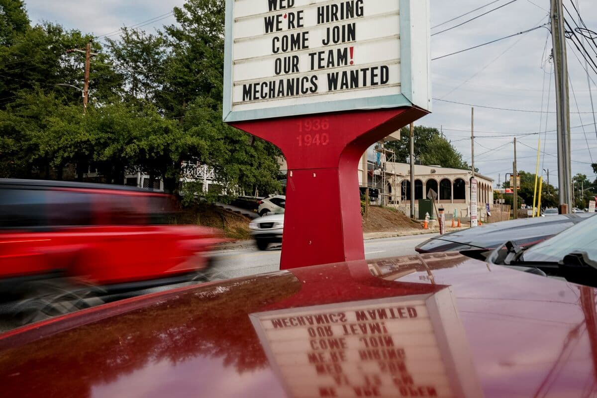 US Job Market Ends 2025 with Modest Gains: What It Means for Canada's Employment Trends