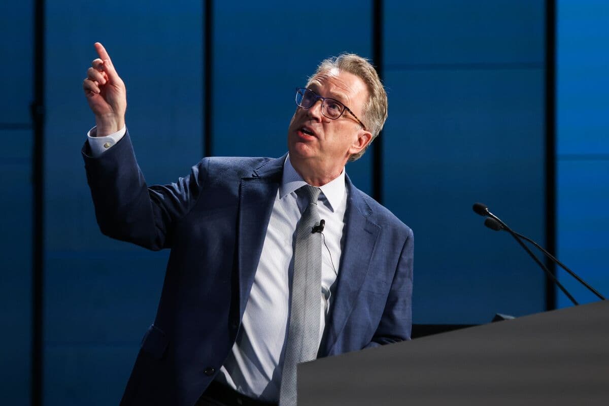 Fed Official Jokes: AI Won't Replace Economists (Yet)