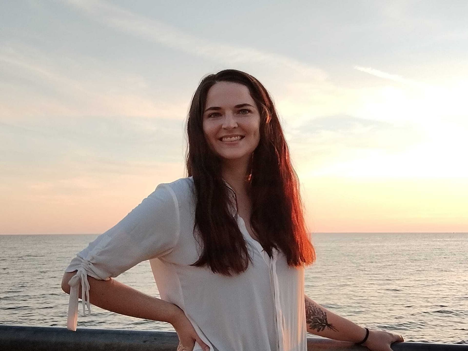 Lauren Young used the "under 10 applicants" filter to enhance her chances of securing a new job on LinkedIn.