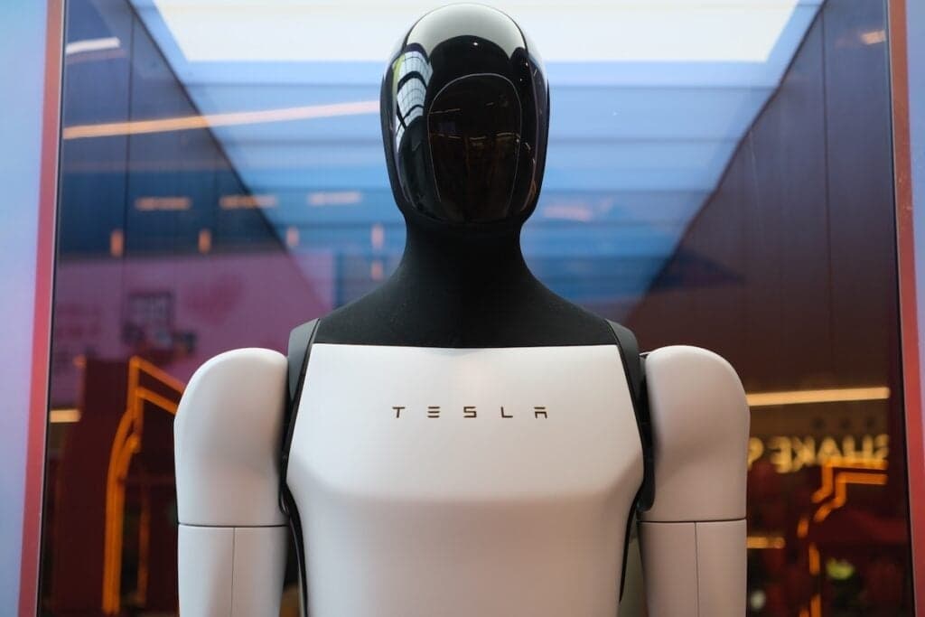 Elon Musk's Optimus Robot: The Future of Jobs and Universal Income in Canada
