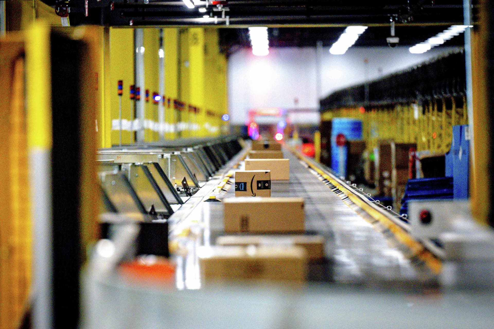 Amazon's Robotics Revolution: How AI Could Replace Over 500,000 Jobs in Warehouses