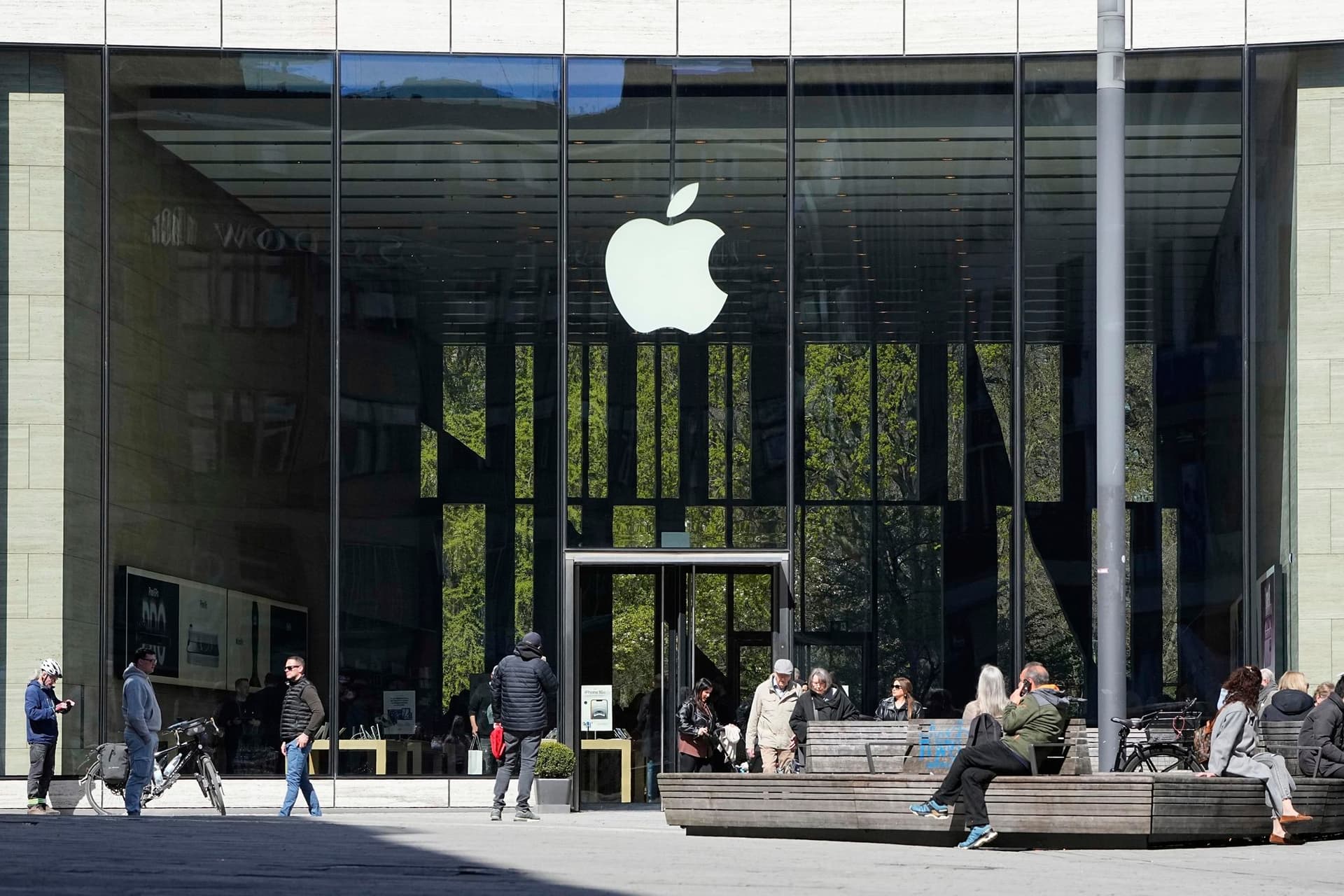 Apple's Secret Layoffs: How Tech Giants Are Quietly Reshaping Their Workforce