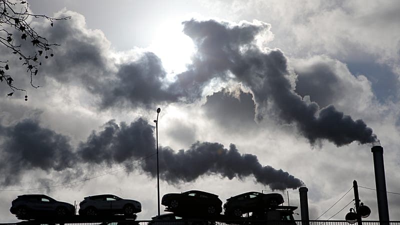 French Auto Industry Crisis: How 33% Job Losses in 13 Years Reveal Global Manufacturing Shifts