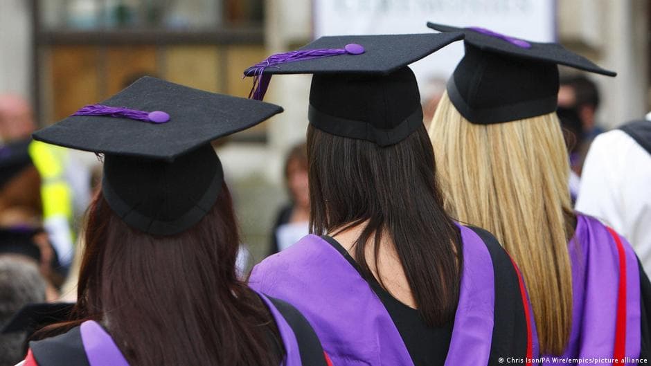 Degree Dilemma: Record Graduates vs. Shrinking Entry-Level Jobs in Asia